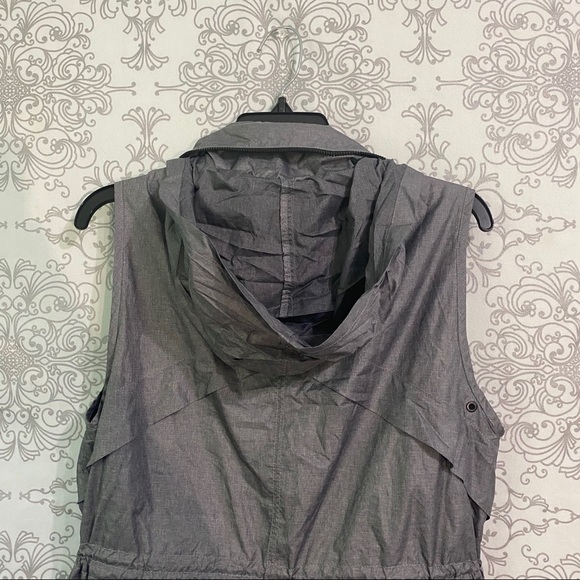Lou & Grey utility zip up vest cinched with hide away hood size XS - Picture 5 of 9